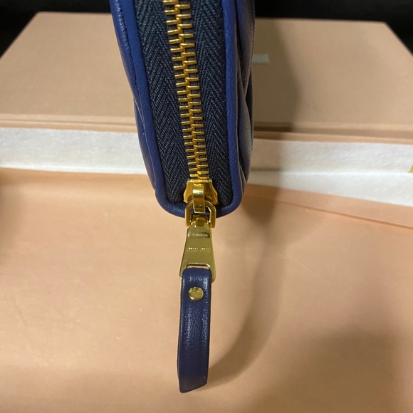 MIU MIU MATELASSE ZIPPER WALLET - Picture 10 of 16